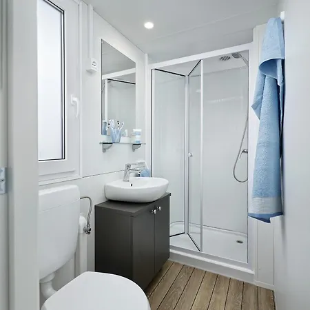 مكان تخييم Albatross Mobile Homes On Baia *