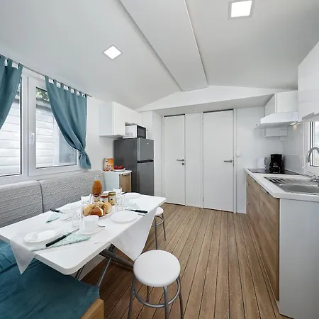Albatross Mobile Homes On Baia مكان تخييم مانربا ديل جاردا